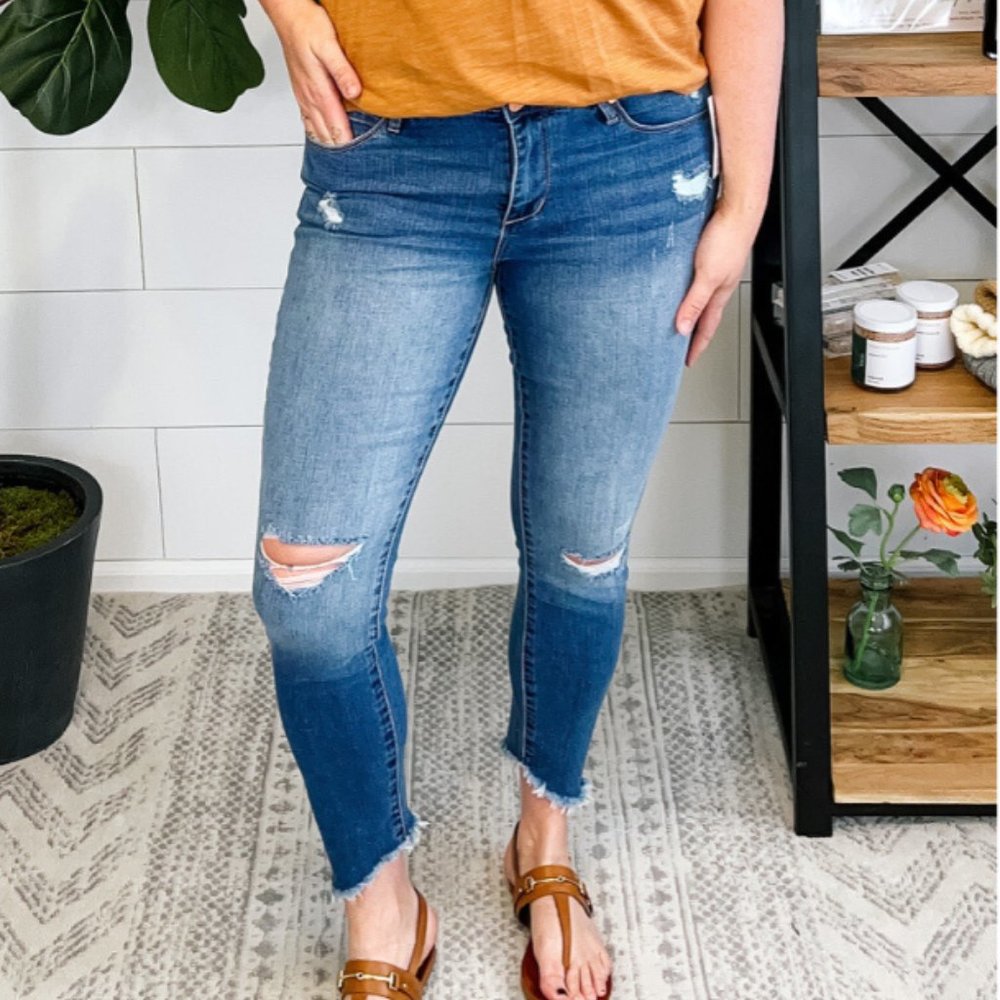 NWT Suzy Light Wash Distressed Angle Hem Skinny Jean